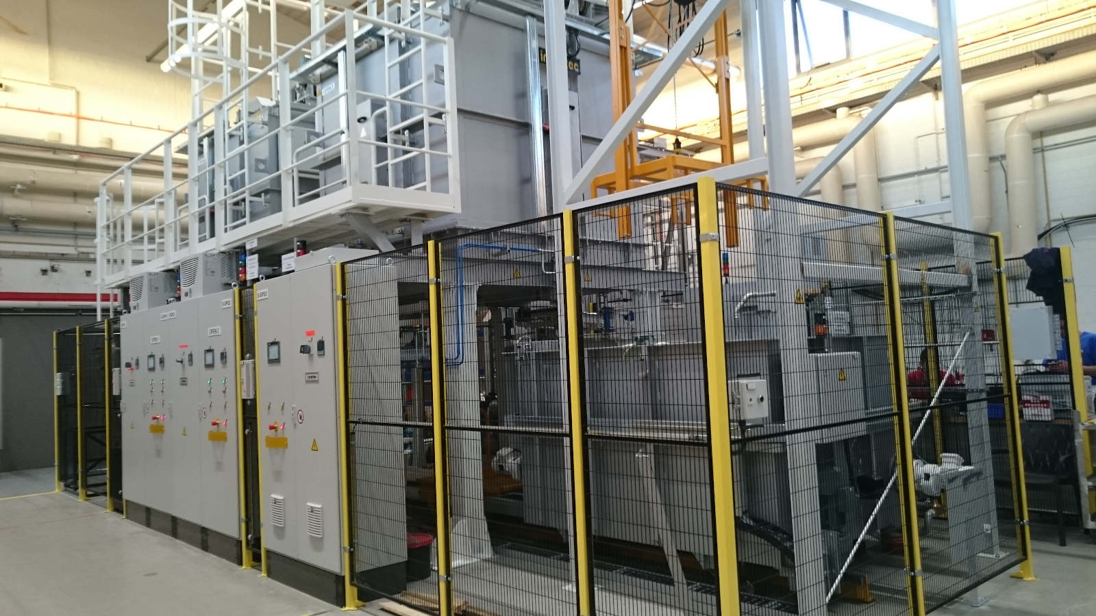 Four drop-bottom batch avec réservoir de trempe - Insertec